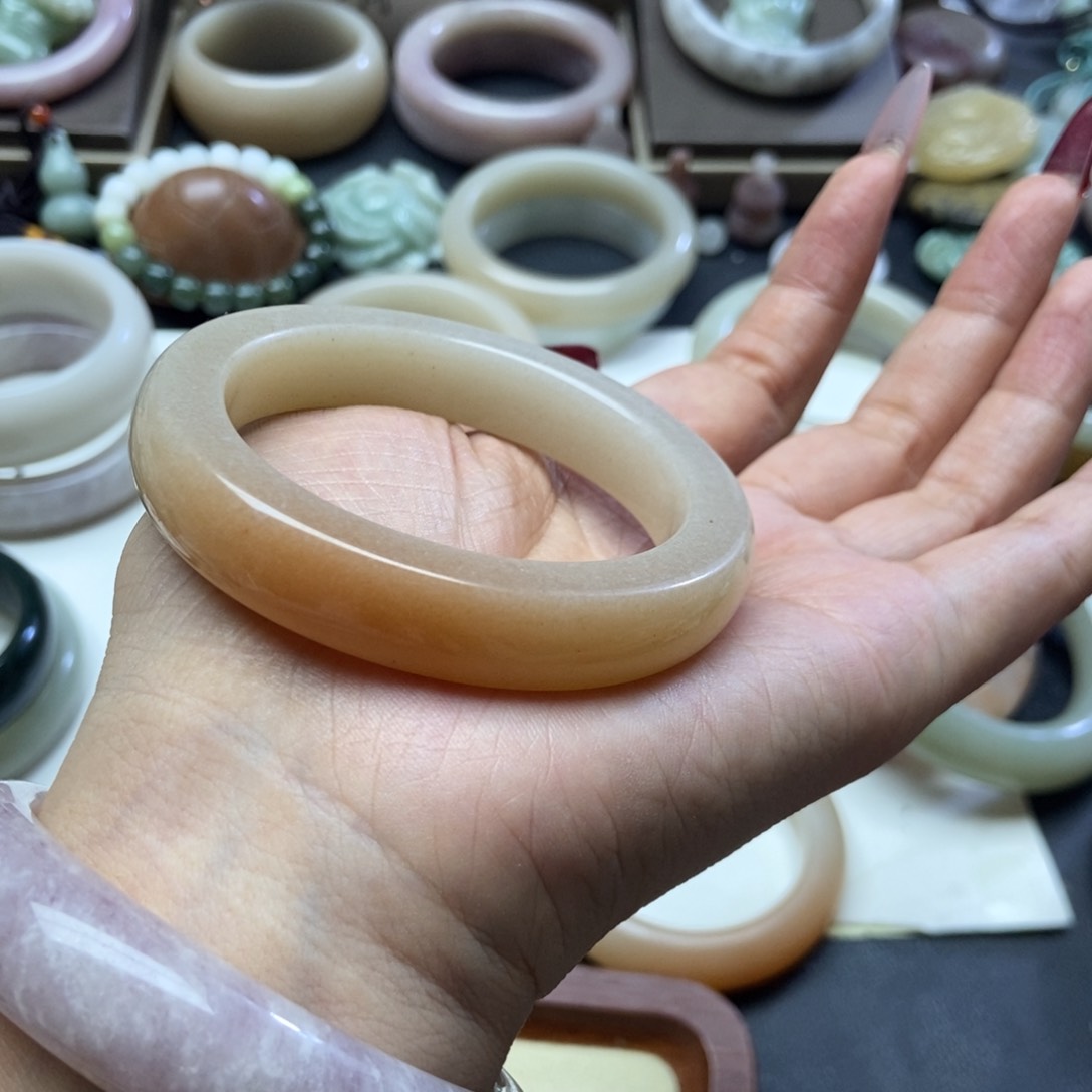 石英质玉手镯未镶嵌