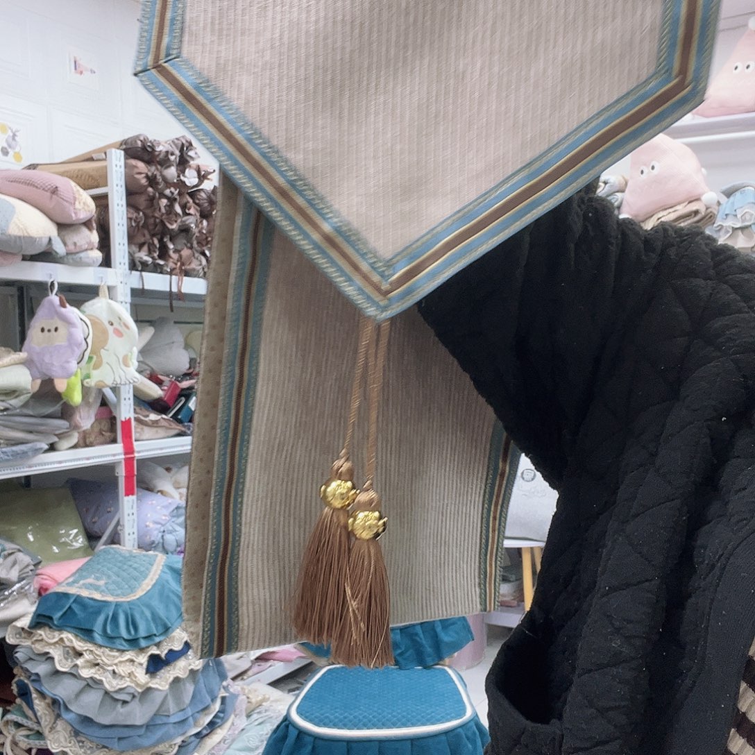 盼***盼雪尼尔聚酯纤维快乐大本营在这里是什么