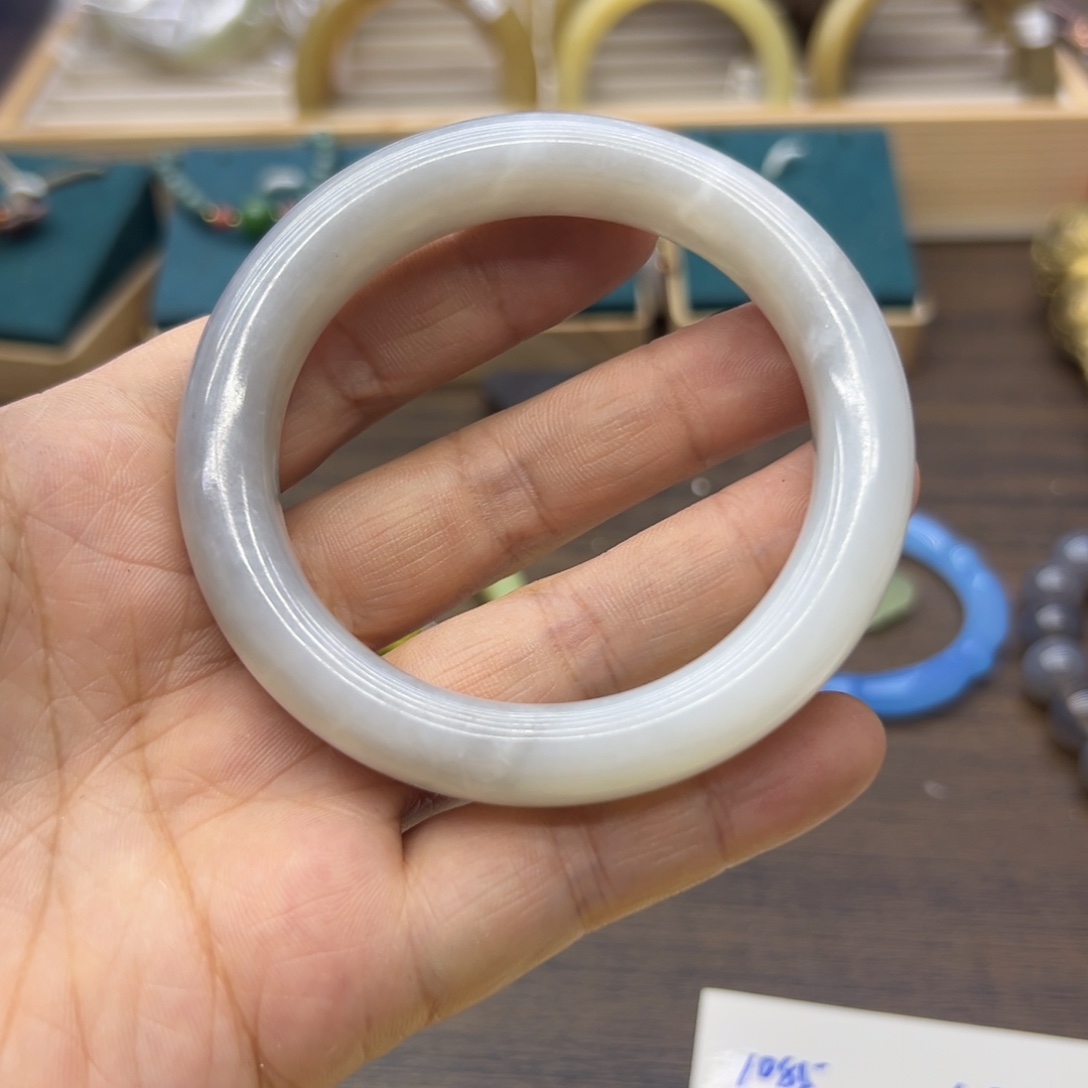 和田玉未镶嵌手镯58.2圈围1062瑕