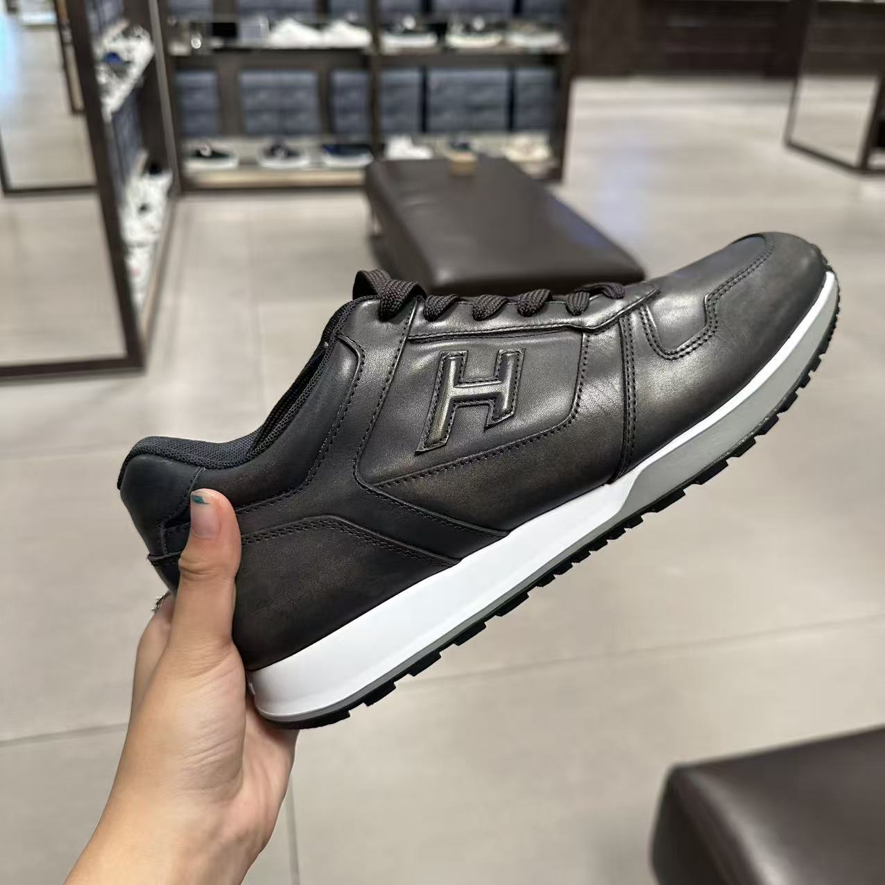 未使用 HOGAN /七七/男士皮运动鞋