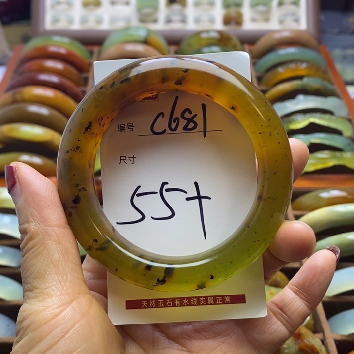 蛇纹石玉手镯未镶嵌