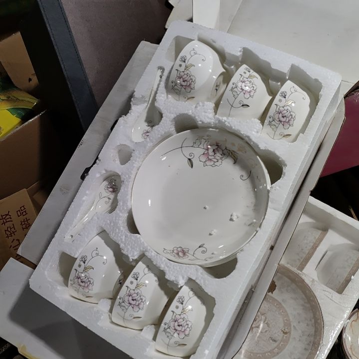 摆件陶瓷盘子碗啥都有