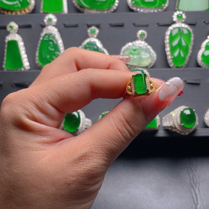 翡翠戒指未镶嵌翡翠戒指