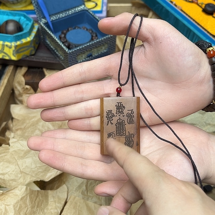 大叶紫檀（黑酸枝木类）