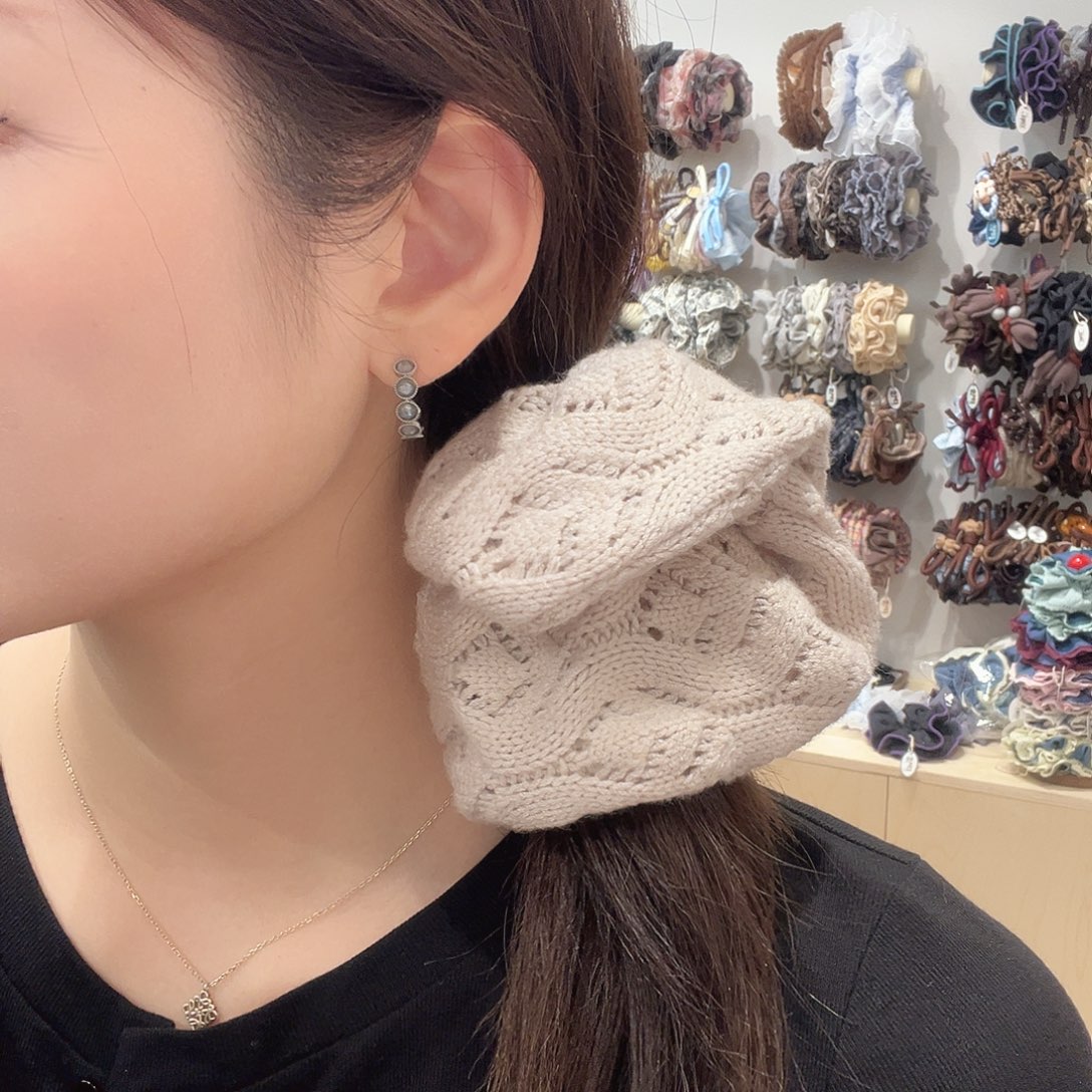 布艺非金属米色针织大肠圈