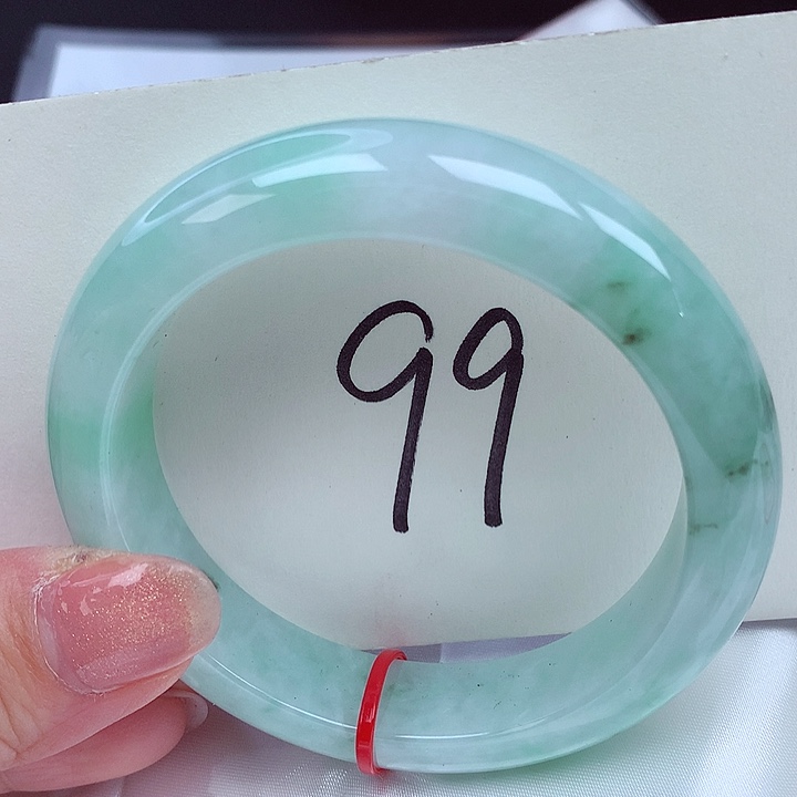 翡翠手镯未镶嵌翡翠