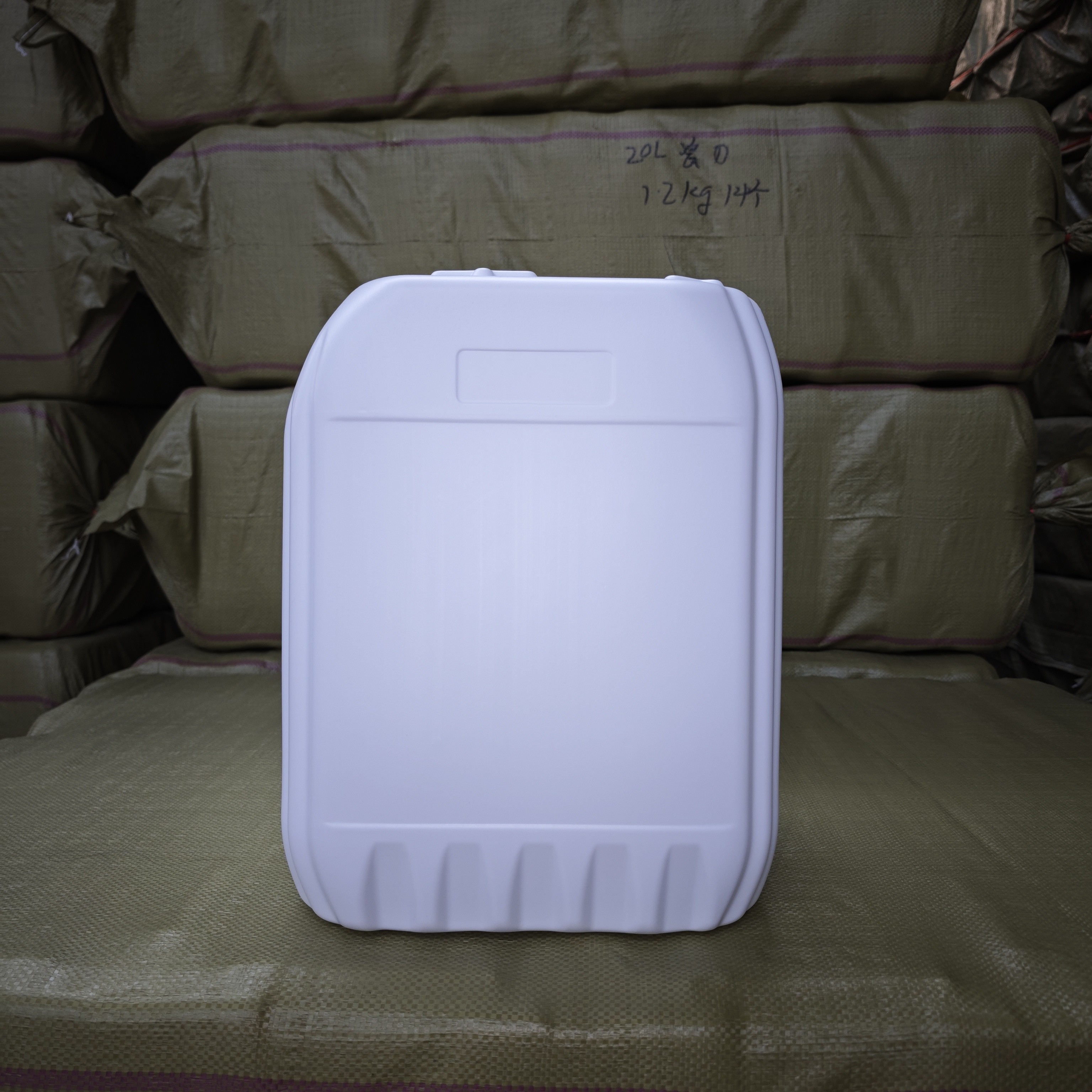 20升1.2Kg  瓷白堆马桶20kg   原料桶   液体肥 植物肥桶