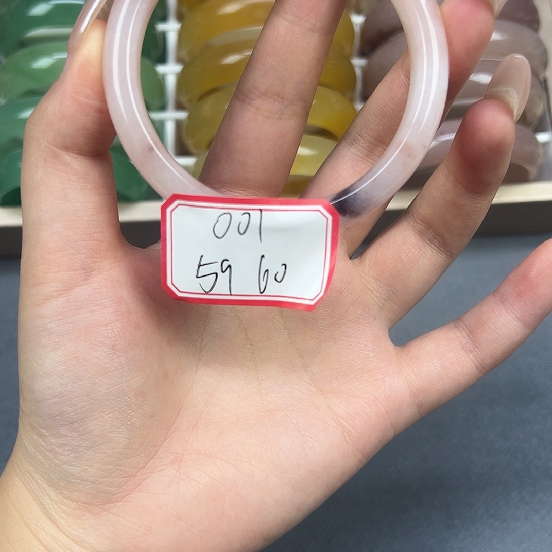 未镶嵌手镯石英质玉