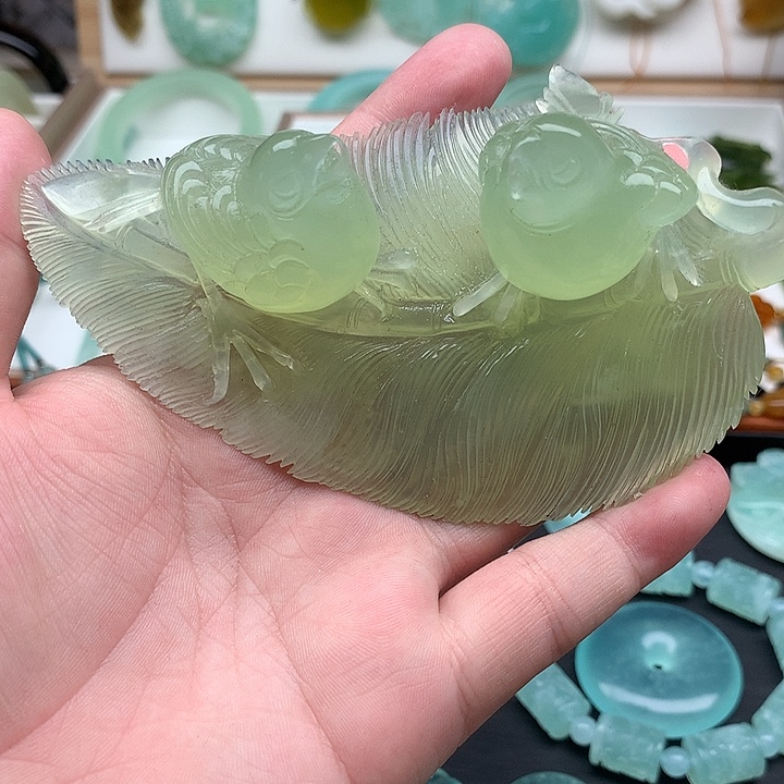 岫玉未镶嵌颈饰鸟