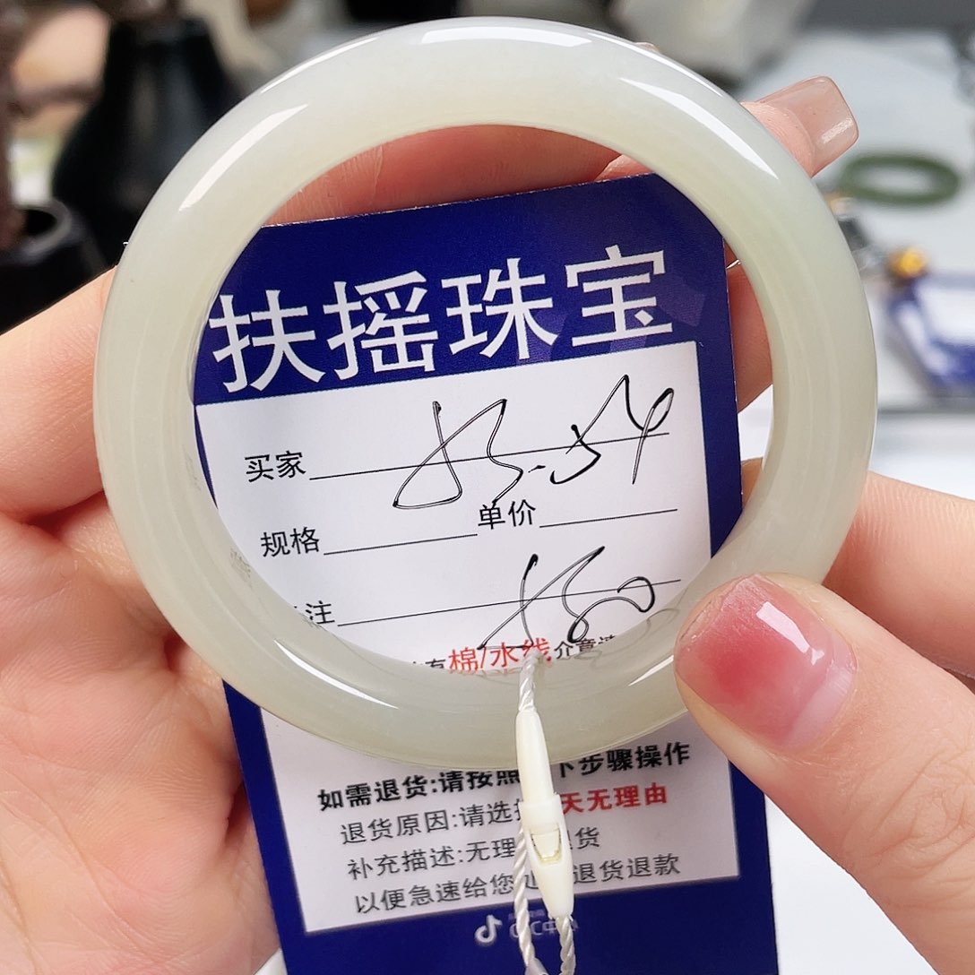 和田玉手镯未镶嵌