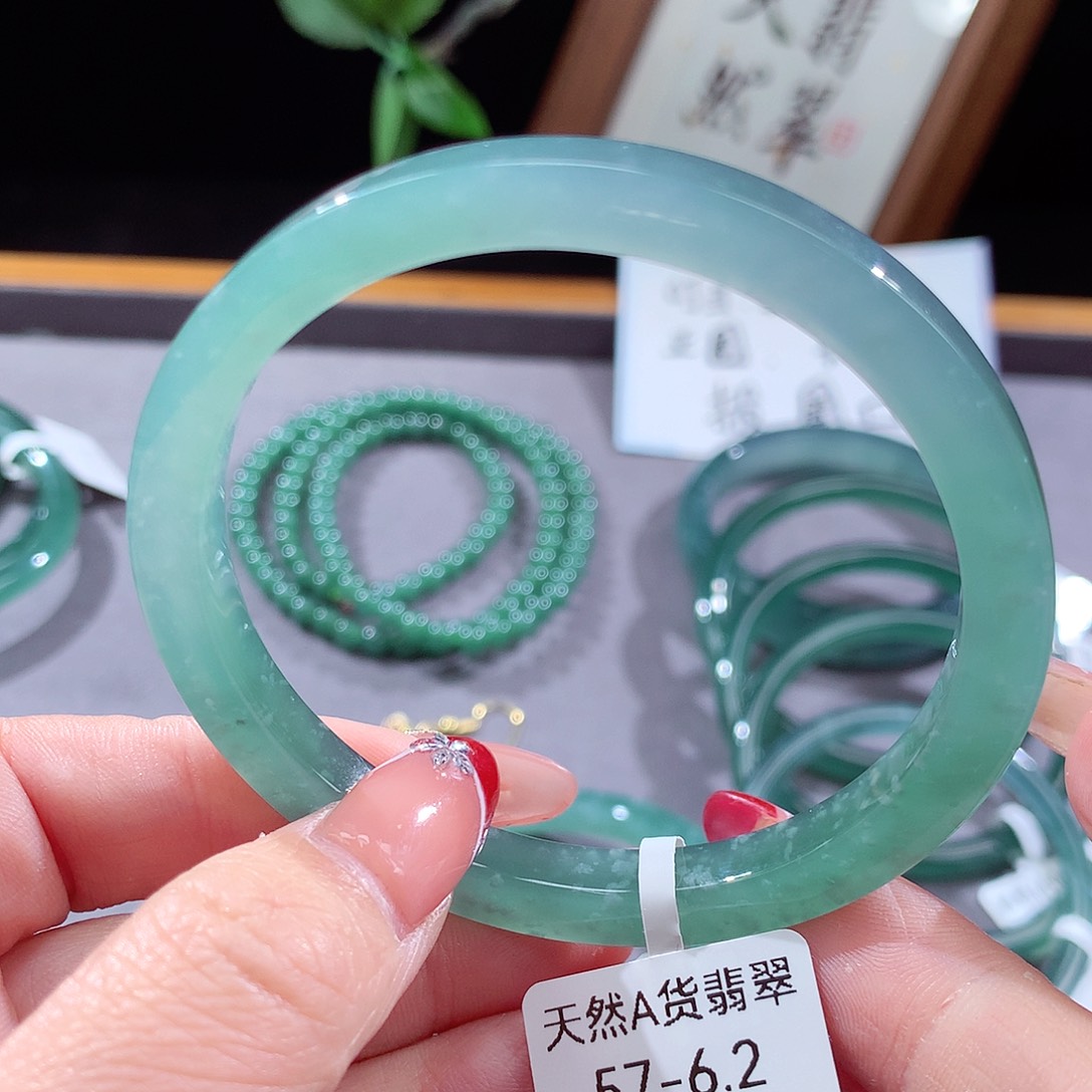 翡翠手镯（圆镯）未镶嵌
