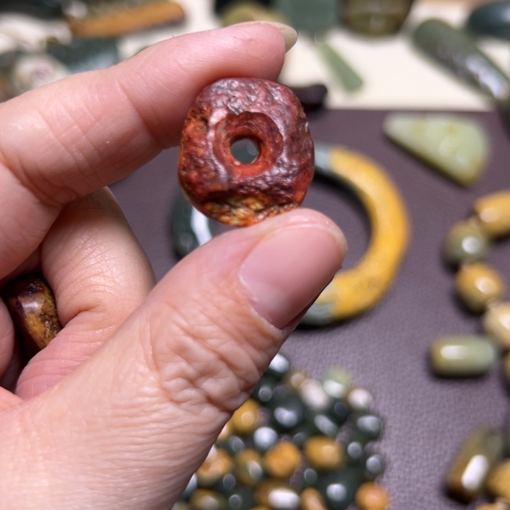 十***夜岫岩河磨玉（透闪石质玉）未镶嵌颈饰