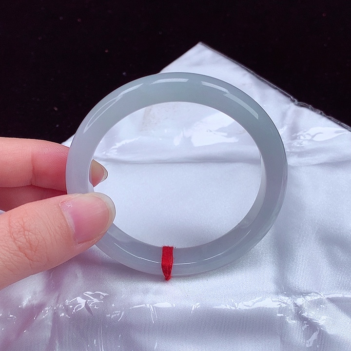 翡翠手镯未镶嵌翡翠