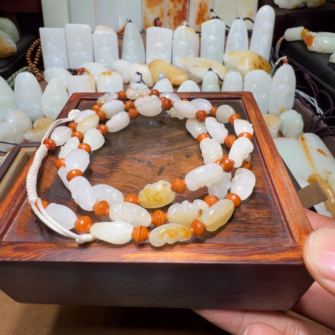 和田玉项链未镶嵌出****沙