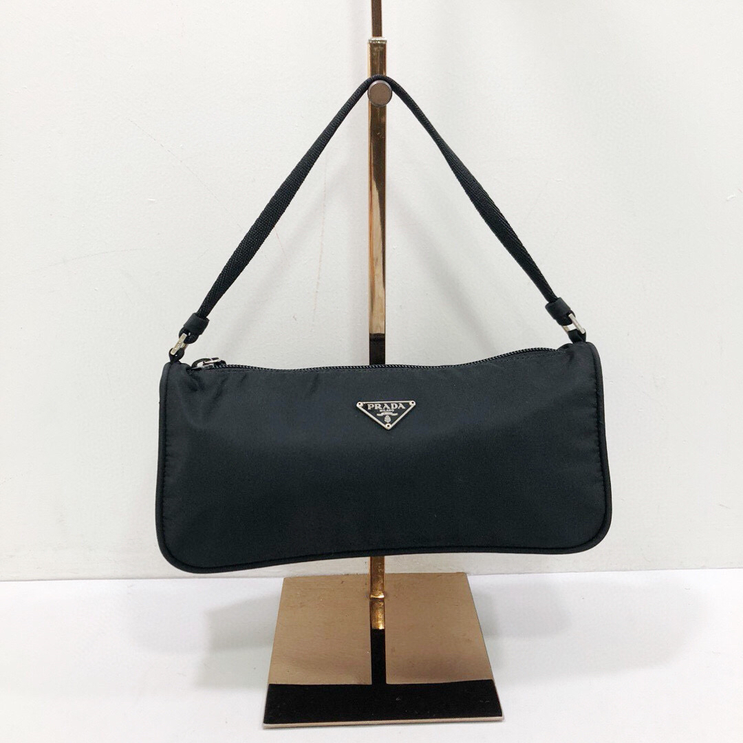 95新 Prada/普拉达 普拉达尼龙黑银单肩腋下包