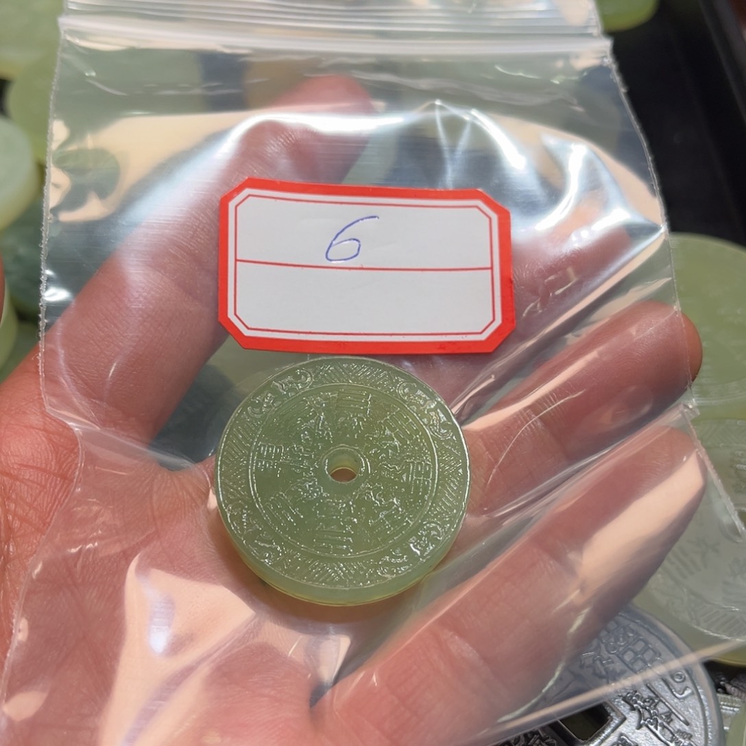 蛇纹石玉颈饰合金武*