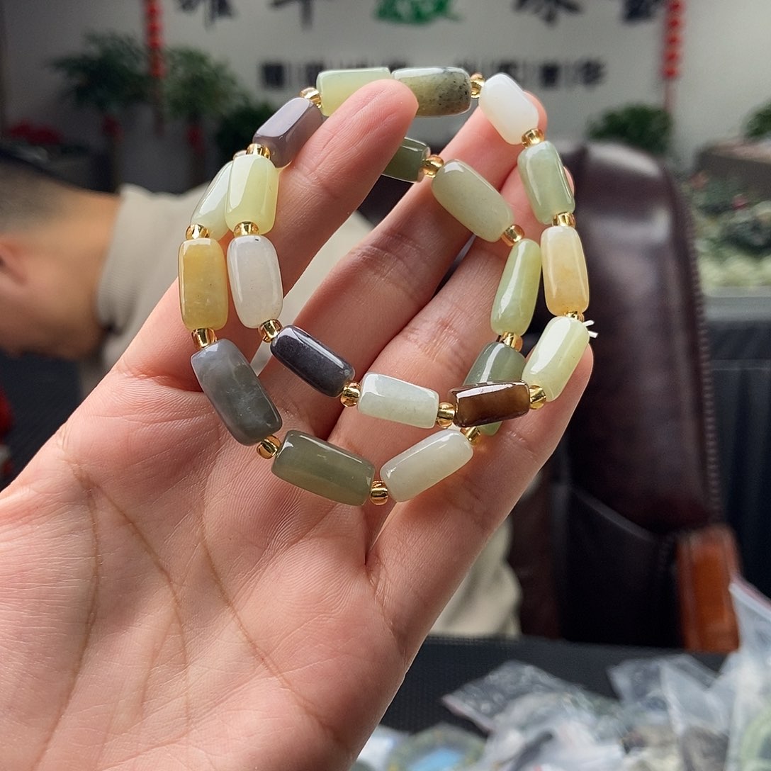 和田玉颜色多样性发拍一发一未镶嵌