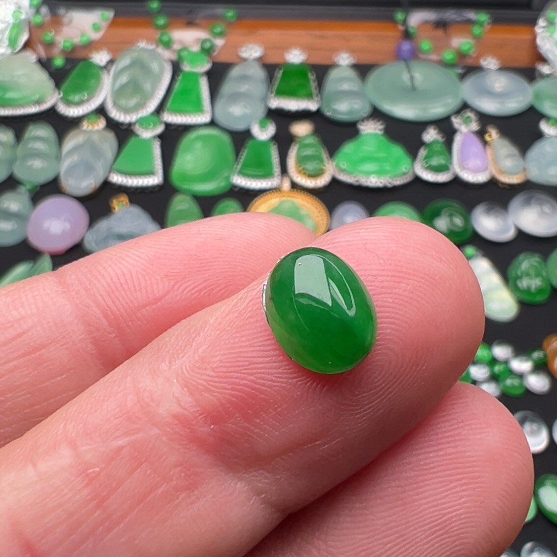 翡翠颈饰未镶嵌蛋面9.8