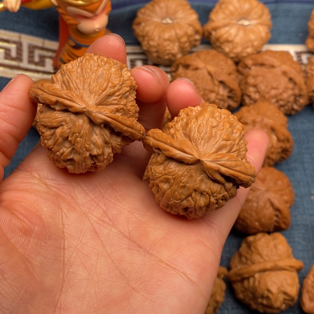 文玩核桃把件41全品三角白