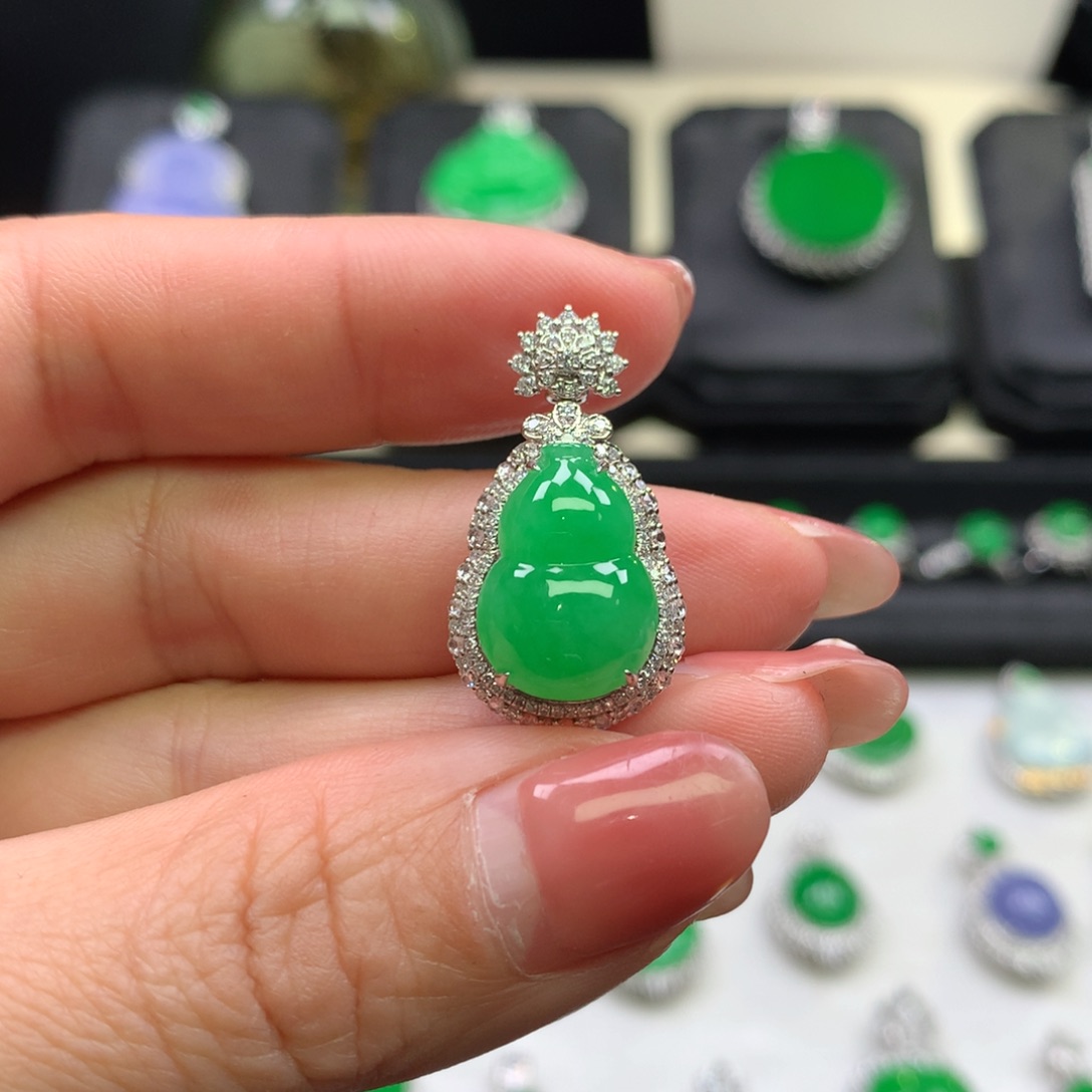 翡翠吊坠(不含链)18K金镶嵌