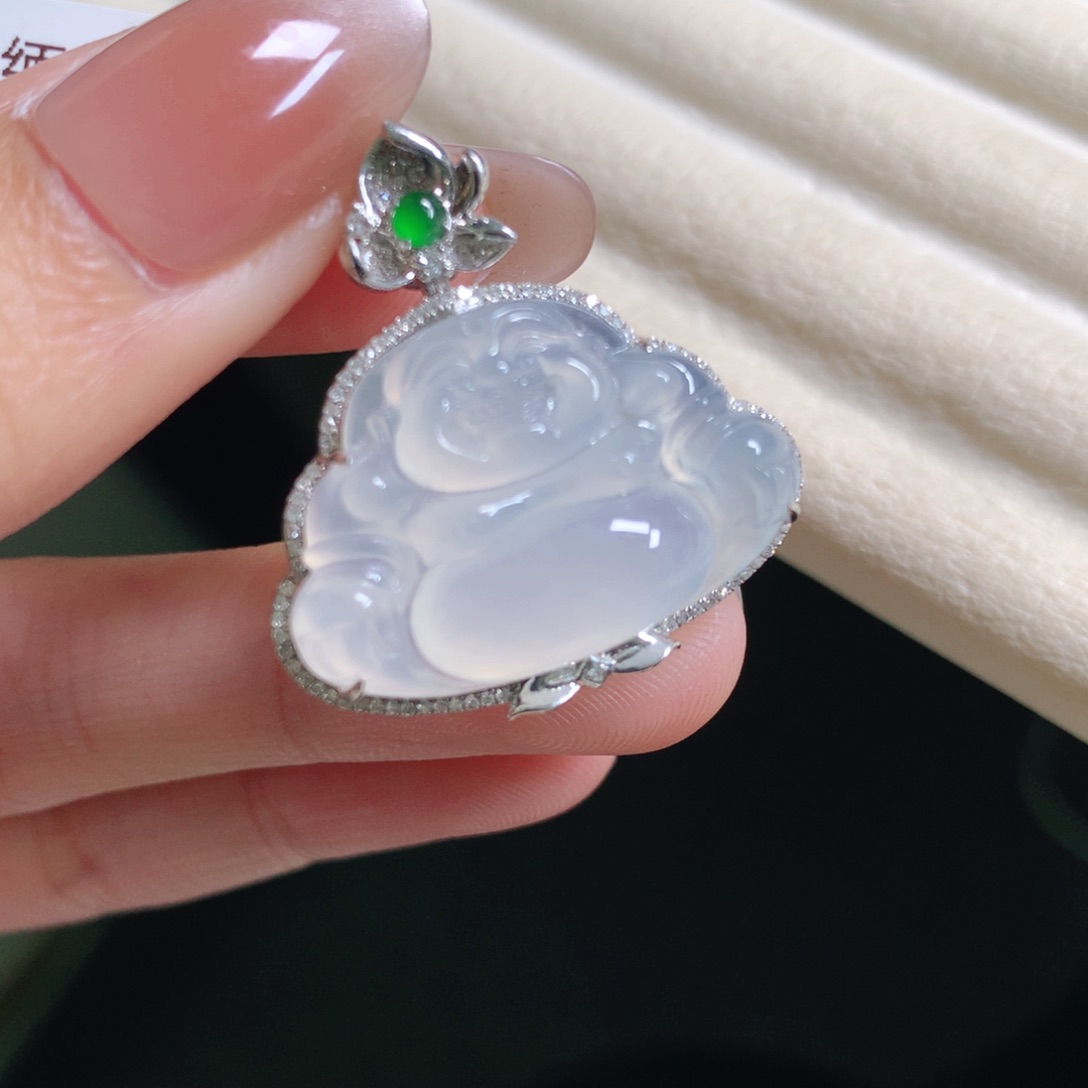 翡翠颈饰18K金镶嵌佛