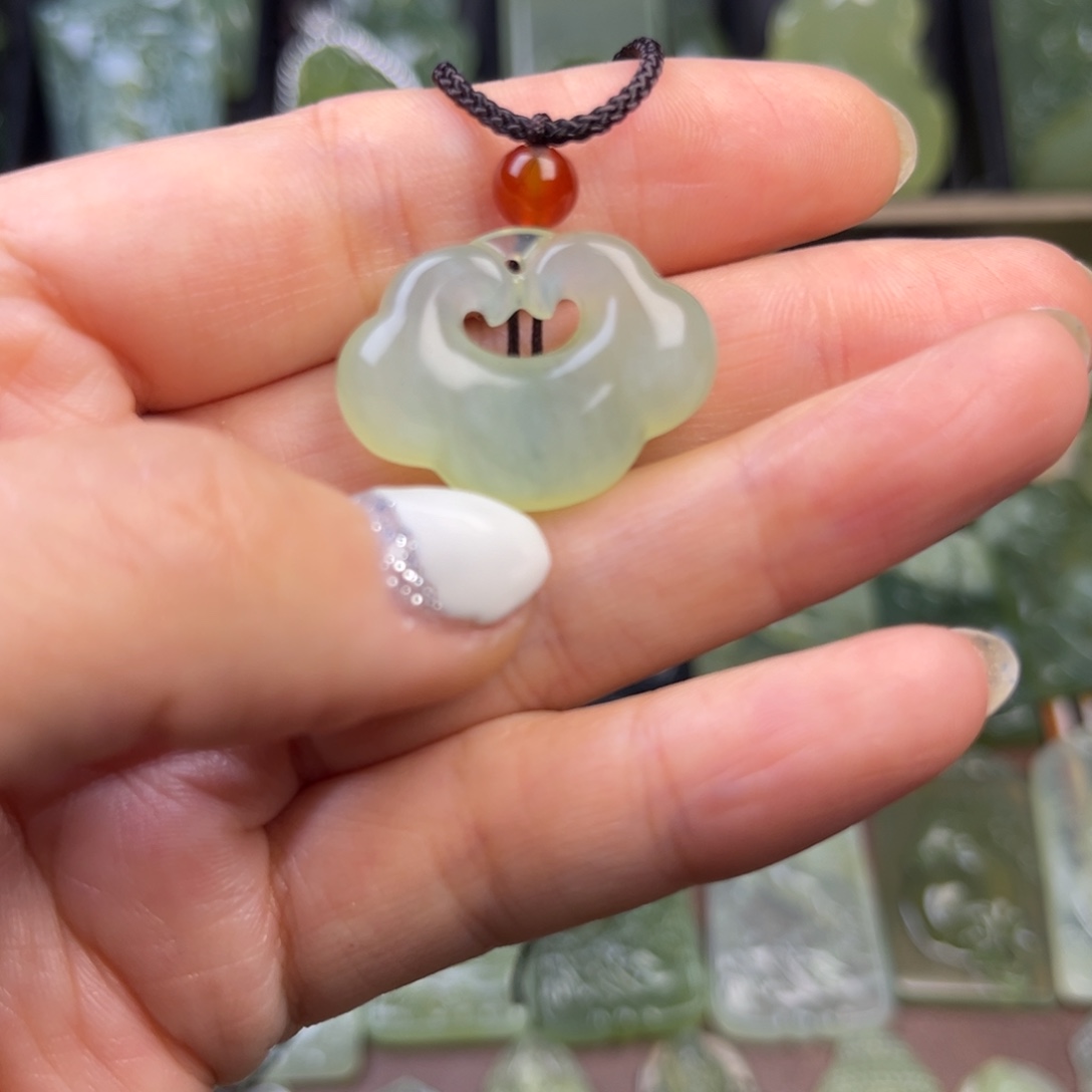 蛇纹石玉未镶嵌吊坠(赠链)