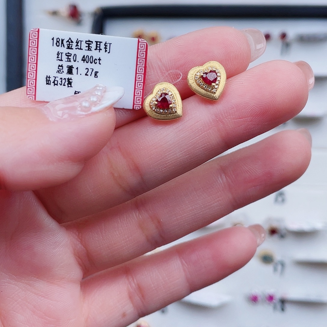 红宝石18K金镶嵌耳饰