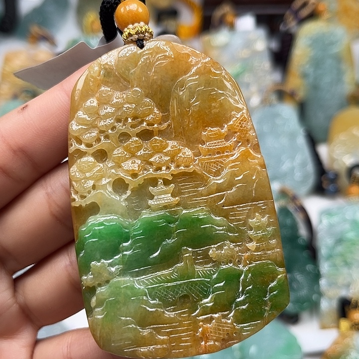 翡翠未镶嵌颈饰山水牌