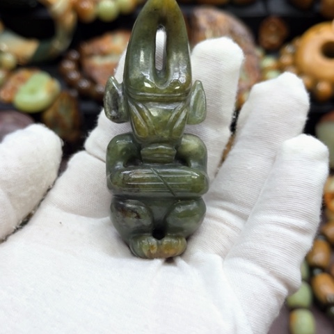 未镶嵌岫岩河磨玉（透闪石质玉）挂件