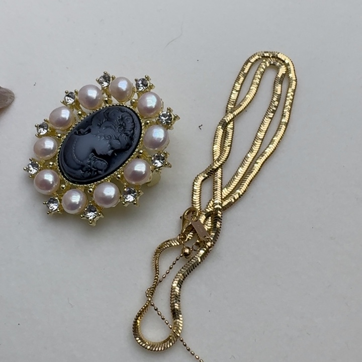 淡水珍珠颈饰18K金镶嵌