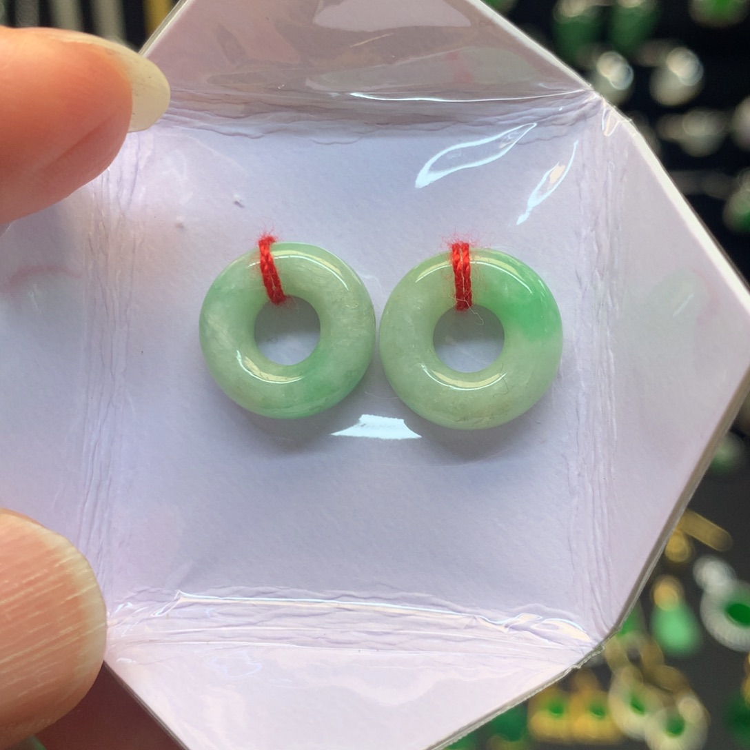 翡翠未镶嵌颈饰有纹裂