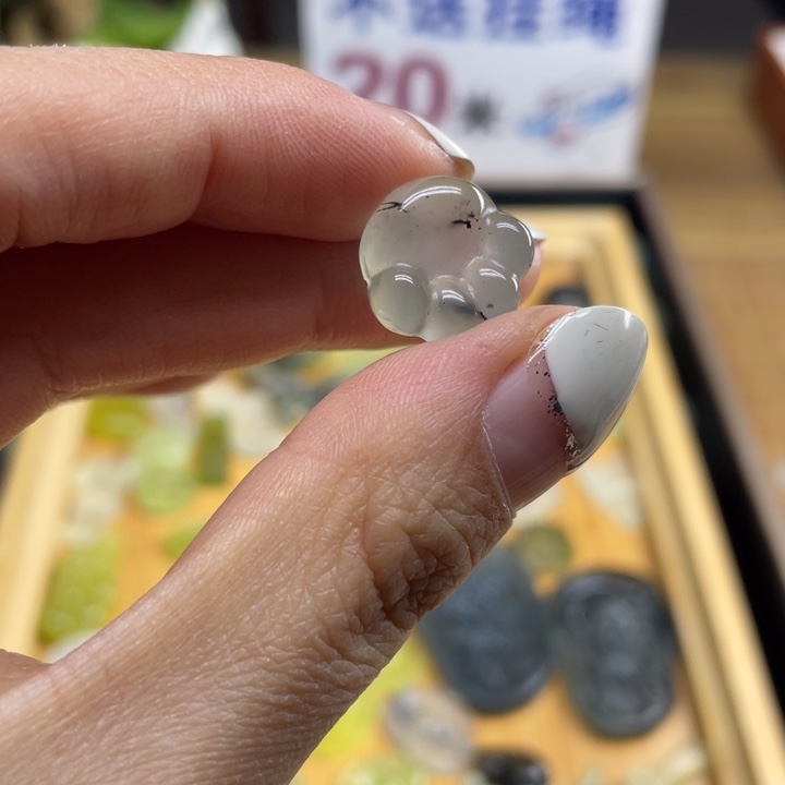 益***子蛇纹石玉未镶嵌颈饰