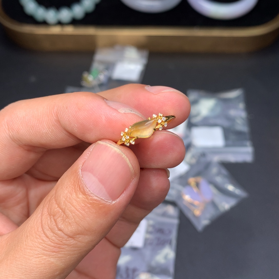 灵***灵翡翠18K金镶嵌颈饰48小时鉴赏期退货不扣服务费