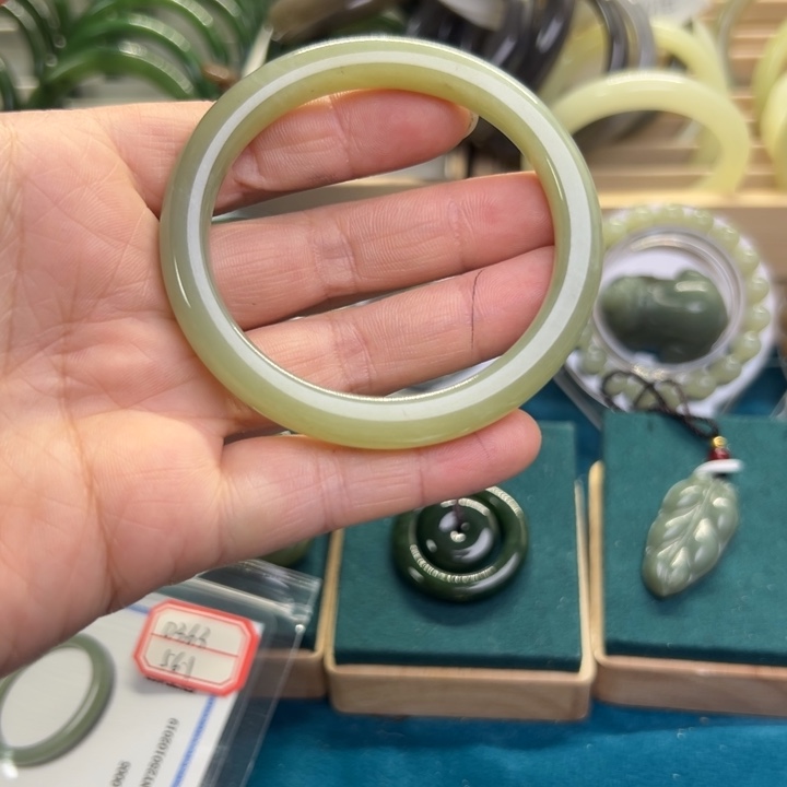 和田玉手镯未镶嵌56.1圈围0363