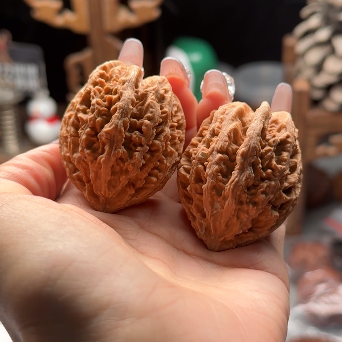 文玩核桃把件关东木子楸百核33花皮