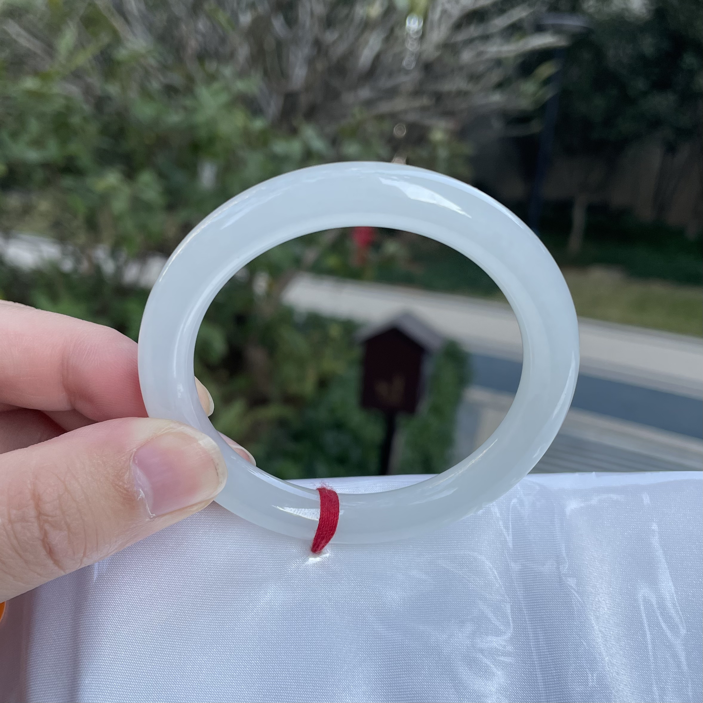 天然翡翠白月光手镯 五十五点八圈口 圆条