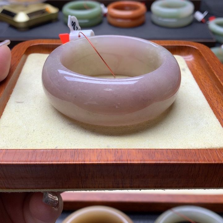 未镶嵌手镯石英岩玉