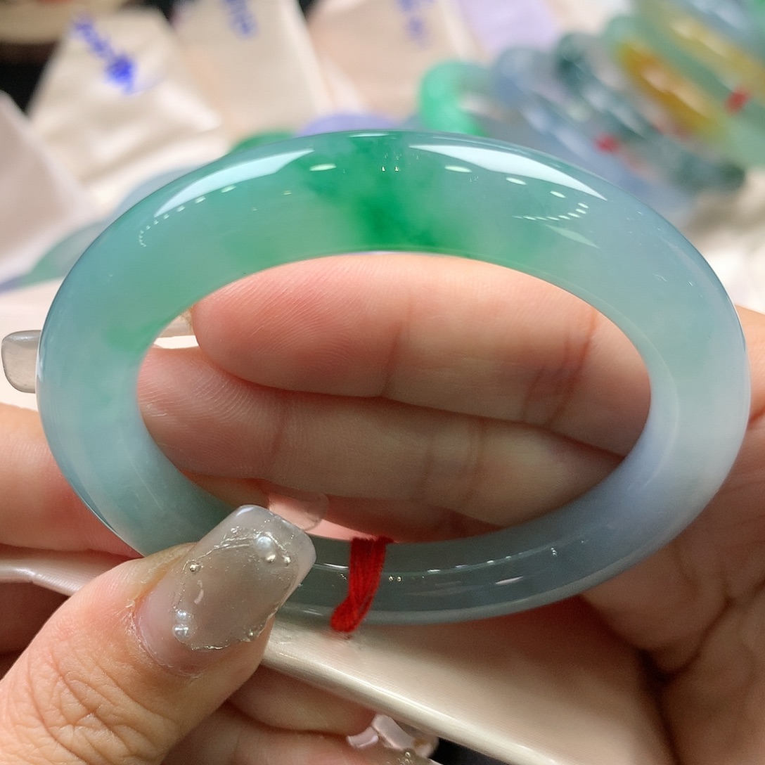 翡翠未镶嵌手镯50.7圆条