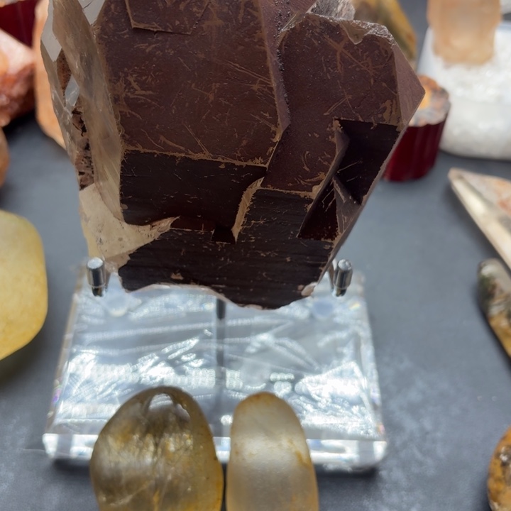 戈***魂石材水晶3个福利带底座