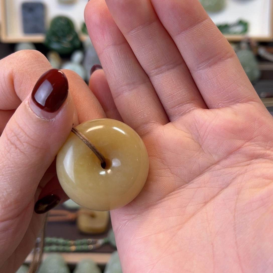 和田玉颈饰未镶嵌开****果糖扣