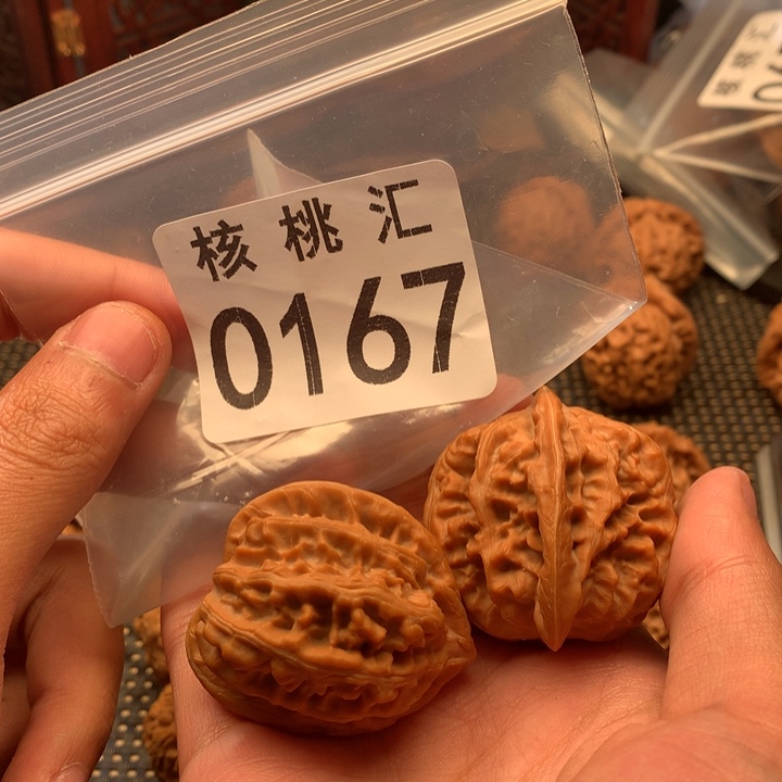 文玩核桃吊坠三羊谷
