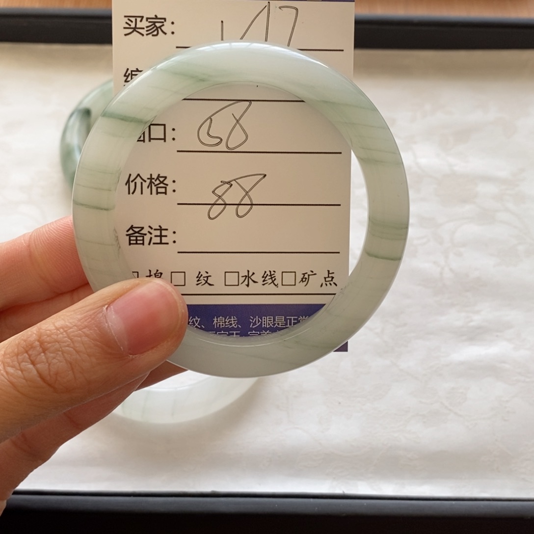 石英质玉手镯未镶嵌?*燕