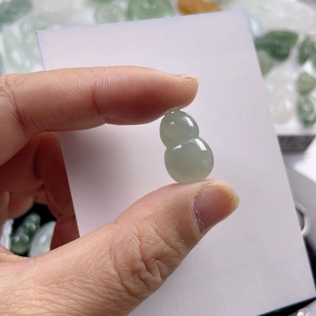 翡翠颈饰未镶嵌葫芦