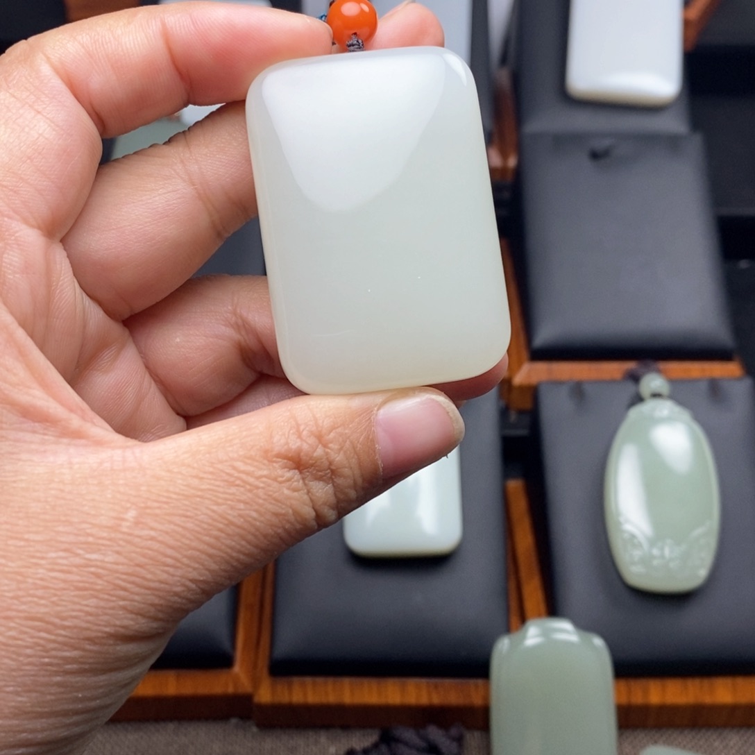 和田玉颈饰未镶嵌佐**走