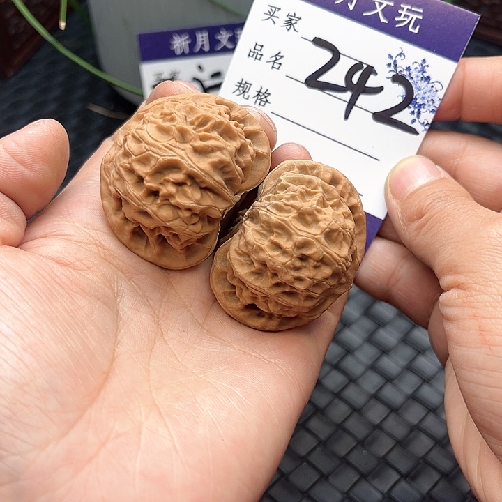 文玩核桃把件宫灯43，微瑕