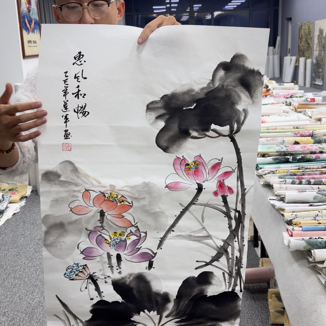 国画卖字画的小男孩