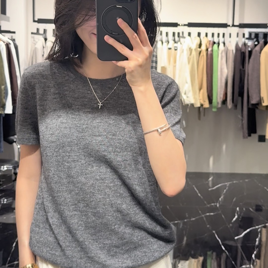 ZLB-设计师款山羊绒毛衫。