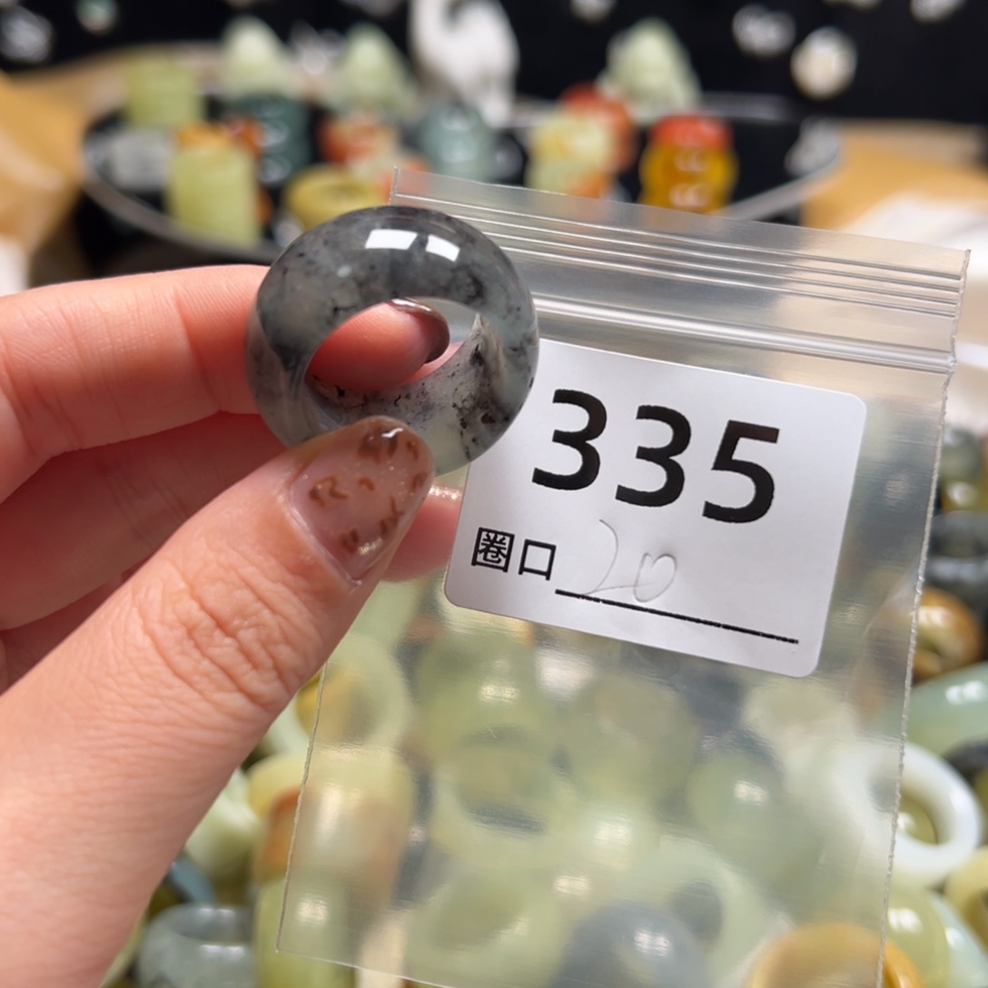喝***柔蛇纹石玉未镶嵌戒指