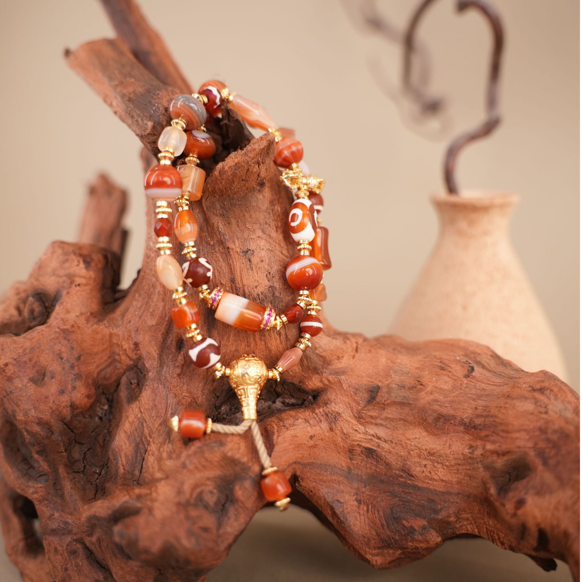 人间天堂香格里拉红玛瑙天珠多宝多圈手链