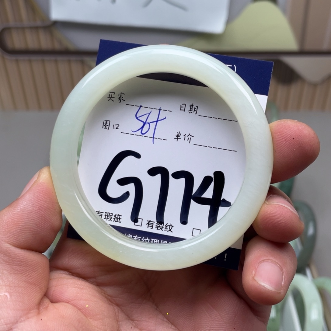 岫玉手镯手镯未镶嵌